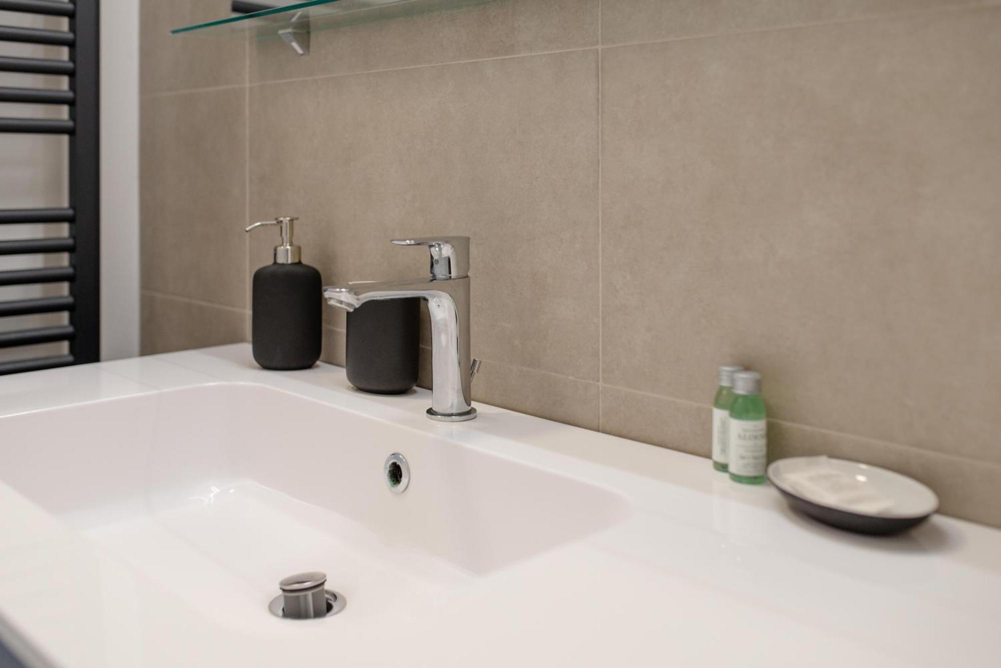 Appartamento Nova House, Airco, Park Su Strada Gratis By Happyhostorino *
